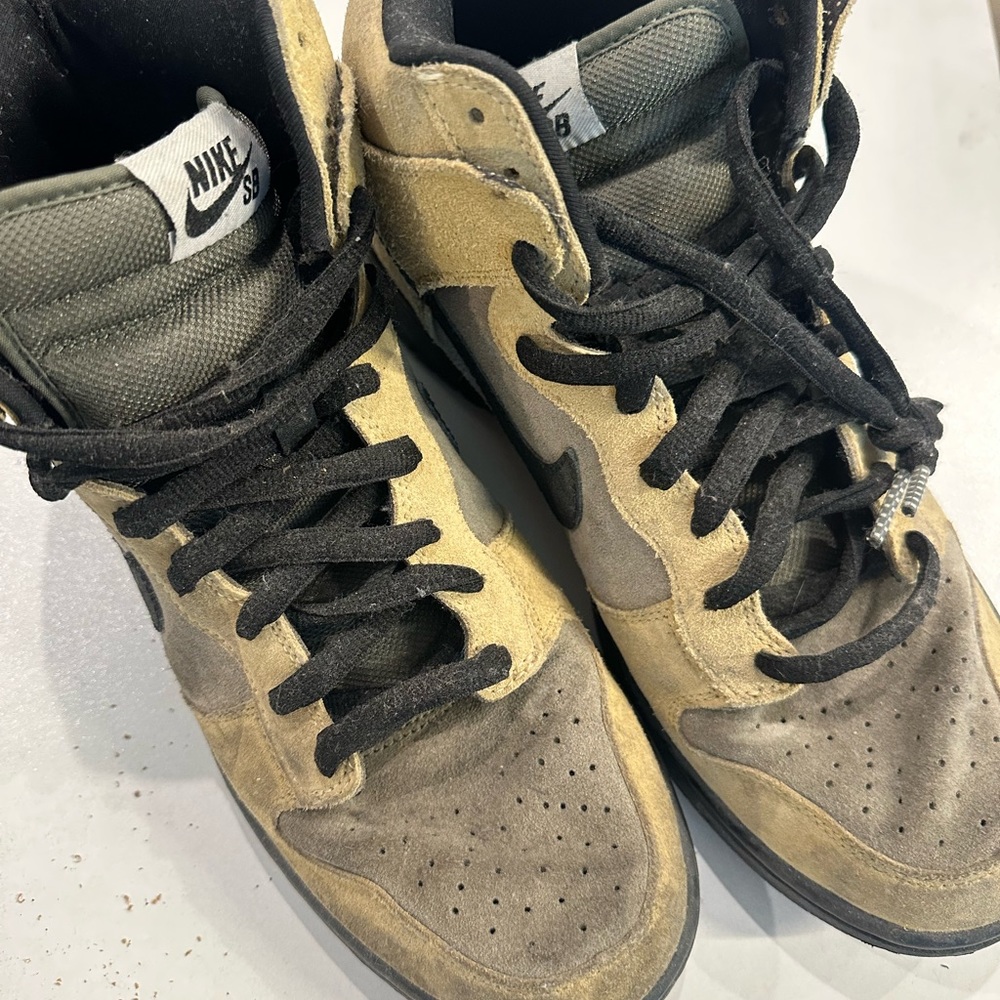 Nike sneaker (used) size 11